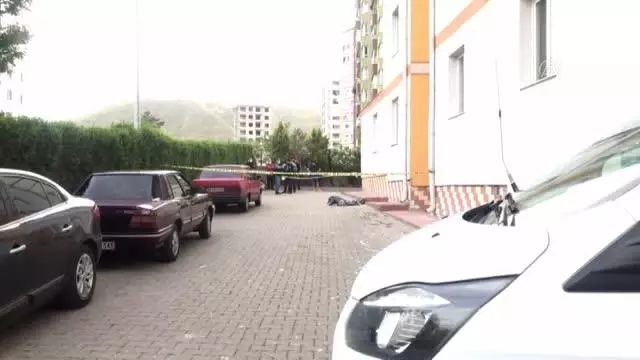 11. kattan düşen 4 yaşındaki çocuk öldü 11. kattan düşen 4 yaşındaki çocuk öldü
