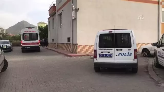 11. kattan düşen 4 yaşındaki çocuk öldü 11. kattan düşen 4 yaşındaki çocuk öldü