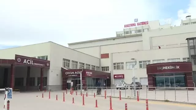 15 yıllık hemşire, öğrenciliğinde başladığı şiir serüvenini yazdığı kitapla taçlandırdı 15 yıllık hemşire, öğrenciliğinde başladığı şiir serüvenini yazdığı kitapla taçlandırdı