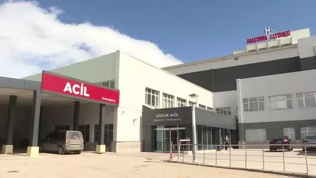 15 yıllık hemşire, öğrenciliğinde başladığı şiir serüvenini yazdığı kitapla taçlandırdı 15 yıllık hemşire, öğrenciliğinde başladığı şiir serüvenini yazdığı kitapla taçlandırdı
