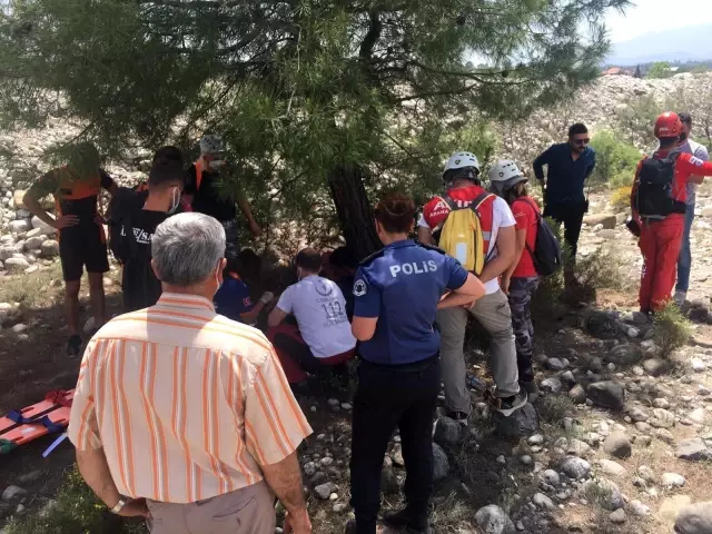 4 gündür kayıp olan yaşlı kadın dere yatağında bitkin halde bulundu 4 gündür kayıp olan yaşlı kadın dere yatağında bitkin halde bulundu