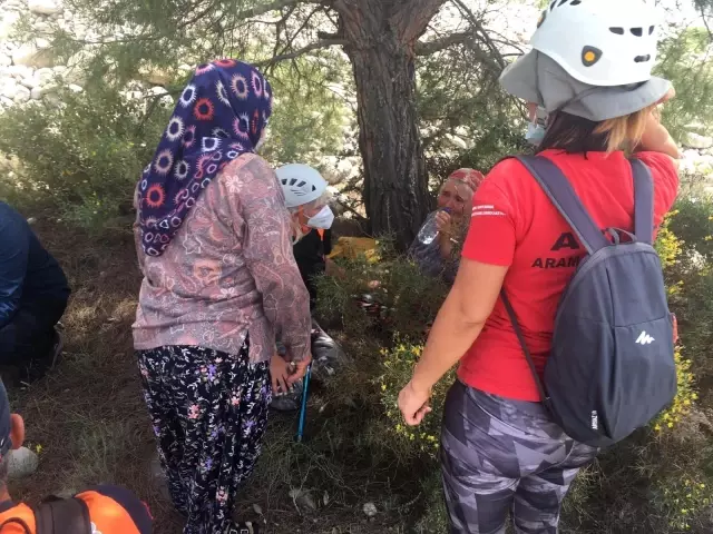4 gündür kayıp olan yaşlı kadın dere yatağında bitkin halde bulundu 4 gündür kayıp olan yaşlı kadın dere yatağında bitkin halde bulundu