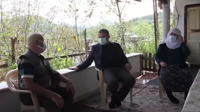 77 yaşına giren Enver Bardak'a sürpriz doğum günü 77 yaşına giren Enver Bardak'a sürpriz doğum günü