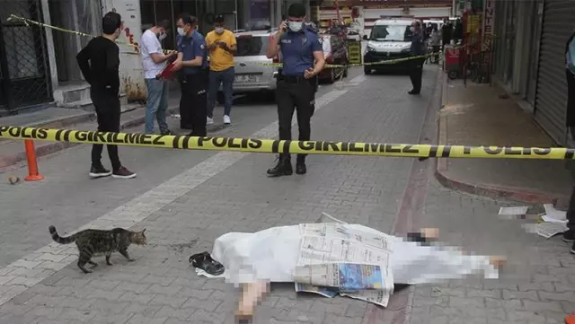 9 katlı binanın çatısından düşen kadın yaşamını yitirdi! Polis, şüpheli ölümün peşine düştü 9 katlı binanın çatısından düşen kadın yaşamını yitirdi! Polis, şüpheli ölümün peşine düştü