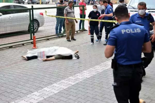 Saniyeler içinde oldu, 9 katlı binanın çatısından düşen kadın kurtarılamadı Saniyeler içinde oldu, 9 katlı binanın çatısından düşen kadın kurtarılamadı
