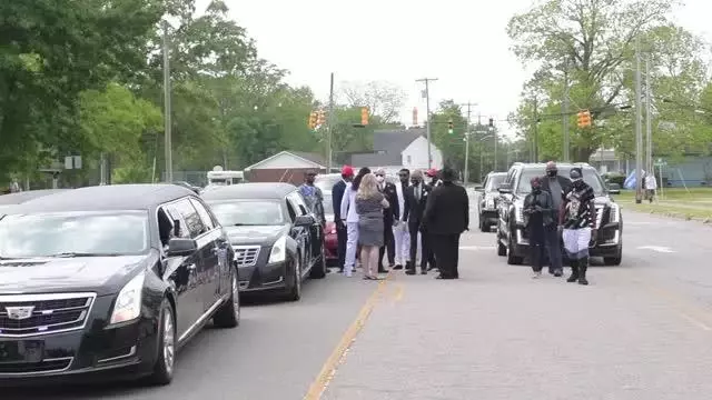 Son dakika haber | ABD'de polis tarafından öldürülen siyahi Andrew Brown için cenaze töreni yapıldı Son dakika haber | ABD'de polis tarafından öldürülen siyahi Andrew Brown için cenaze töreni yapıldı