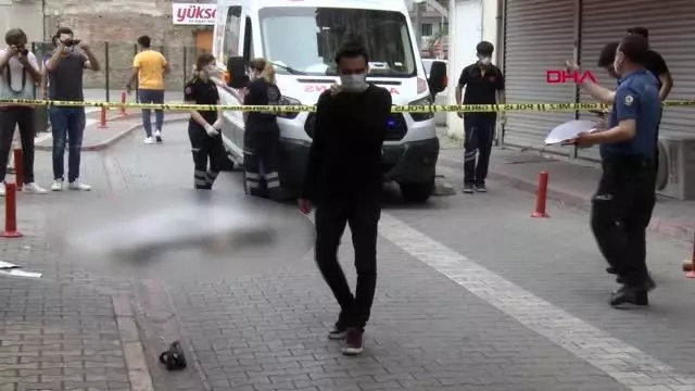 Ne olduysa saniyeler içinde oldu, 9 katlı binanın çatısından düşen kadın kurtarılamadı Ne olduysa saniyeler içinde oldu, 9 katlı binanın çatısından düşen kadın kurtarılamadı
