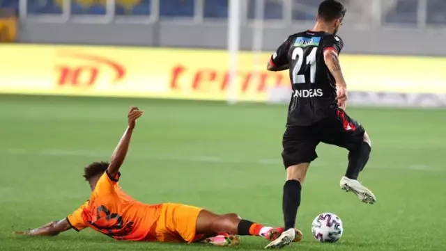 Ahmet Çakar'dan Halis Özkahya'ya sert eleştiri: Gedson'a kırmızı vermemek eyyamdır Ahmet Çakar'dan Halis Özkahya'ya sert eleştiri: Gedson'a kırmızı vermemek eyyamdır