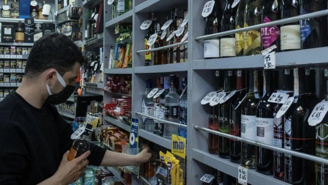 Alkol yasağı: CHP, içki satışı yasağını Eskişehir ve Çanakkale belediyelerinin 'rutin işlem' diye düşünerek onayladığını açıkladı