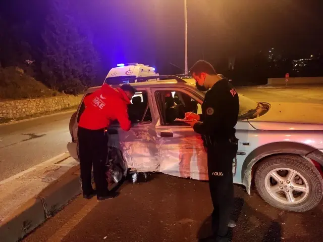 Alkollü sürücü uygulama noktasına daldı: Polisler canını zor kurtardı Alkollü sürücü uygulama noktasına daldı: Polisler canını zor kurtardı