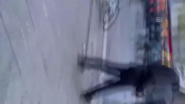 Almanya'da 1 Mayıs'ta çıkan şiddet olaylarında AA muhabirleri yaralandı Almanya'da 1 Mayıs'ta çıkan şiddet olaylarında AA muhabirleri yaralandı