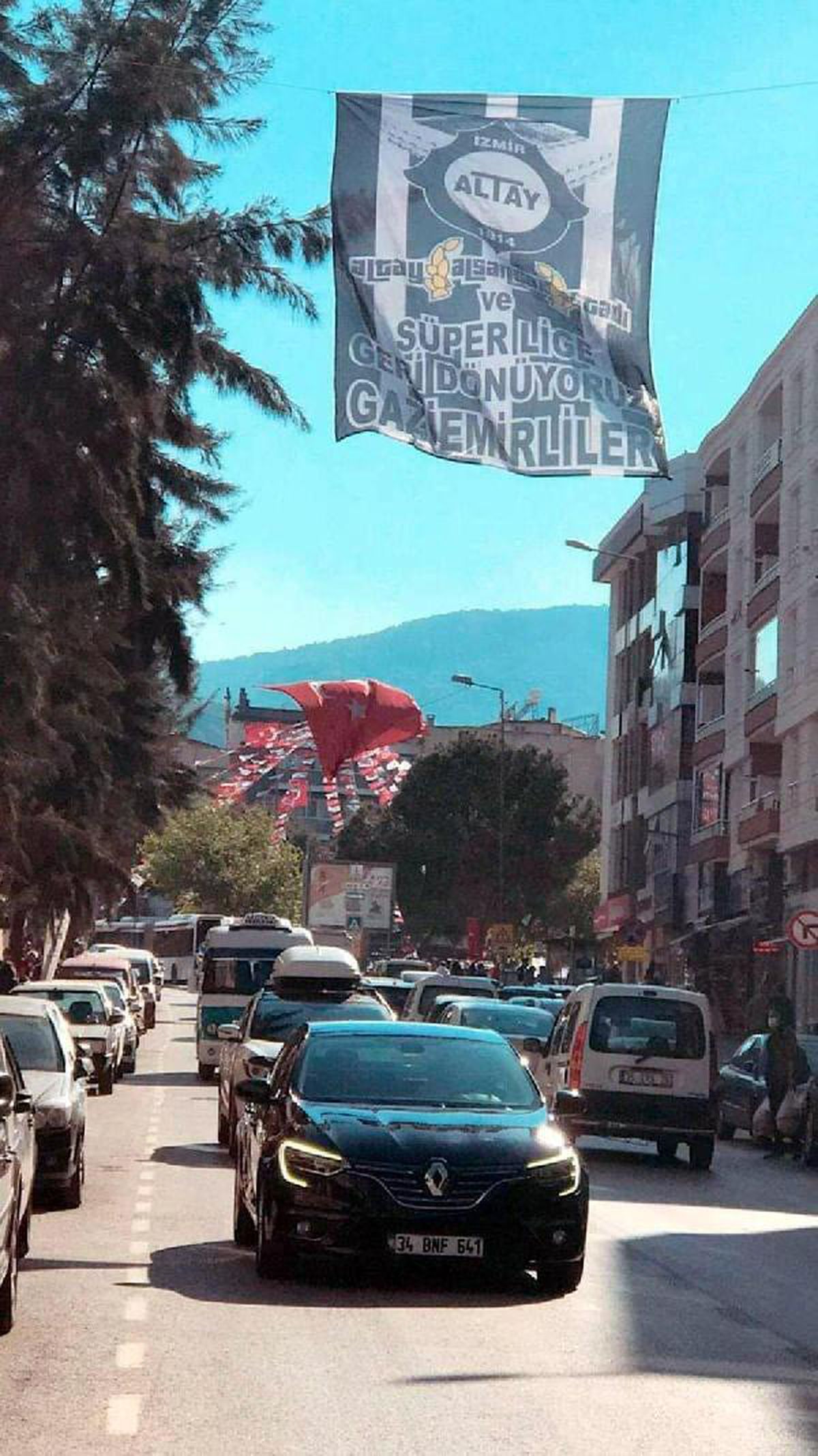 Altay'a 12'nci adamdan bayraklı destek
