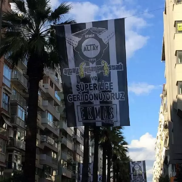Altay'a 12'nci adamdan bayraklı destek Altay'a 12'nci adamdan bayraklı destek