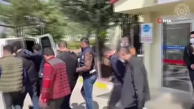 Ankara'da bir haftada 21 kişi narkotik suçundan tutuklandı Ankara'da bir haftada 21 kişi narkotik suçundan tutuklandı