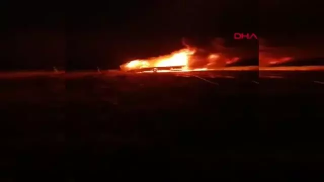 Son dakika haberi: ANTALYA ÇEKİCİYLE KAMYONET ÇARPIŞTI, ARAÇTA SIKIŞAN 2 KİŞİ YANARAK ÖLDÜ Son dakika haberi: ANTALYA ÇEKİCİYLE KAMYONET ÇARPIŞTI, ARAÇTA SIKIŞAN 2 KİŞİ YANARAK ÖLDÜ