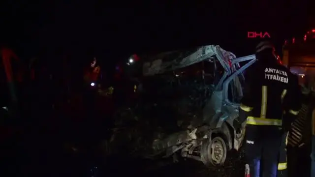 Son dakika haberi: ANTALYA ÇEKİCİYLE KAMYONET ÇARPIŞTI, ARAÇTA SIKIŞAN 2 KİŞİ YANARAK ÖLDÜ Son dakika haberi: ANTALYA ÇEKİCİYLE KAMYONET ÇARPIŞTI, ARAÇTA SIKIŞAN 2 KİŞİ YANARAK ÖLDÜ
