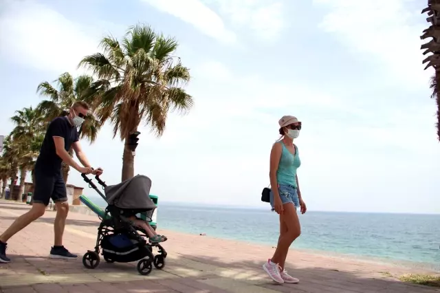 Termometreler 35 dereceyi gördü, sahillerin tadını turistler çıkardı Termometreler 35 dereceyi gördü, sahillerin tadını turistler çıkardı