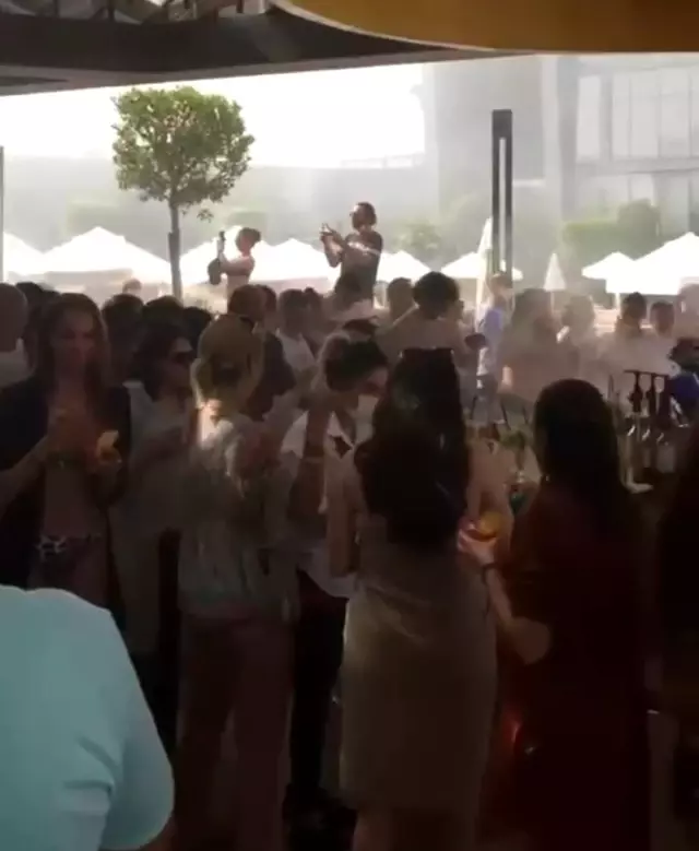 Son dakika haberleri | Otelde maskesiz mesafesiz korona partisi kamerada Son dakika haberleri | Otelde maskesiz mesafesiz korona partisi kamerada
