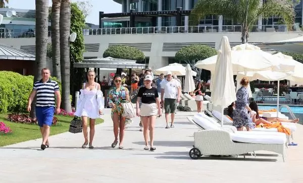 Antalya, tam kapanmada 100 bin turist ağırlıyor Antalya, tam kapanmada 100 bin turist ağırlıyor