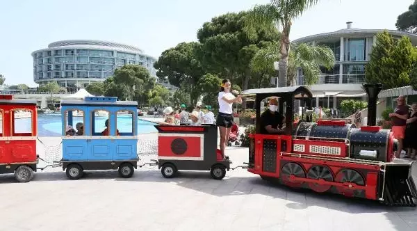 Antalya, tam kapanmada 100 bin turist ağırlıyor Antalya, tam kapanmada 100 bin turist ağırlıyor