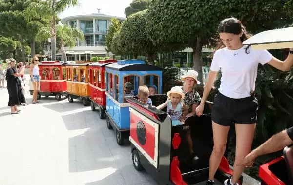 Antalya, tam kapanmada 100 bin turist ağırlıyor Antalya, tam kapanmada 100 bin turist ağırlıyor