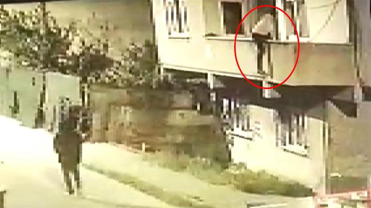 Ev sahibinin 'Tabancamı getirin' lafını duyan hırsız, can havliyle balkondan atladı