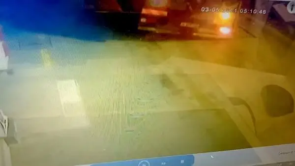 BAHÇELİEVLER'DE YOL BAKIM ARACI GEÇTİĞİ SIRADA YOL ÇÖKTÜ O ANLAR KAMERADA BAHÇELİEVLER'DE YOL BAKIM ARACI GEÇTİĞİ SIRADA YOL ÇÖKTÜ O ANLAR KAMERADA