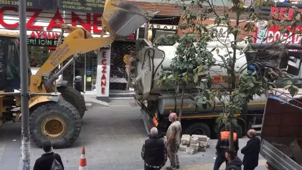 BAHÇELİEVLER'DE YOL BAKIM ARACI GEÇTİĞİ SIRADA YOL ÇÖKTÜ O ANLAR KAMERADA BAHÇELİEVLER'DE YOL BAKIM ARACI GEÇTİĞİ SIRADA YOL ÇÖKTÜ O ANLAR KAMERADA