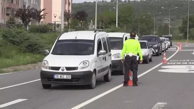 Samsun ve çevre iller 'tam kapanmanın' ardından sessizliğe büründü Samsun ve çevre iller 'tam kapanmanın' ardından sessizliğe büründü