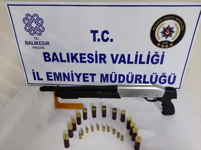 Son Dakika | Balıkesir'de polis suçlulara göz açtırmıyor: 30 gözaltı Son Dakika | Balıkesir'de polis suçlulara göz açtırmıyor: 30 gözaltı