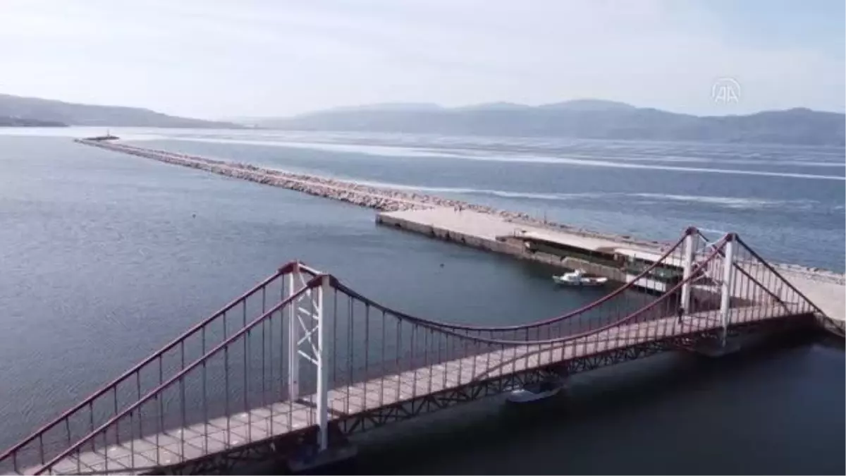 BALIKESİR - (DRONE) Marmara Denizi'nin birçok noktasına yayılan 'deniz salyası' Bandırma Körfezi'ni de kapladı