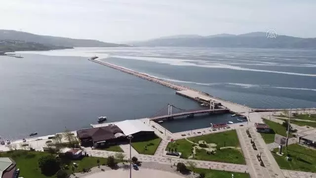 BALIKESİR - (DRONE) Marmara Denizi'nin birçok noktasına yayılan 'deniz salyası' Bandırma Körfezi'ni de kapladı BALIKESİR - (DRONE) Marmara Denizi'nin birçok noktasına yayılan 'deniz salyası' Bandırma Körfezi'ni de kapladı