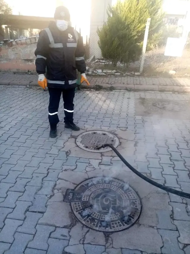 Bandırma'da haşere ile mücadele çalışmaları sürüyor Bandırma'da haşere ile mücadele çalışmaları sürüyor