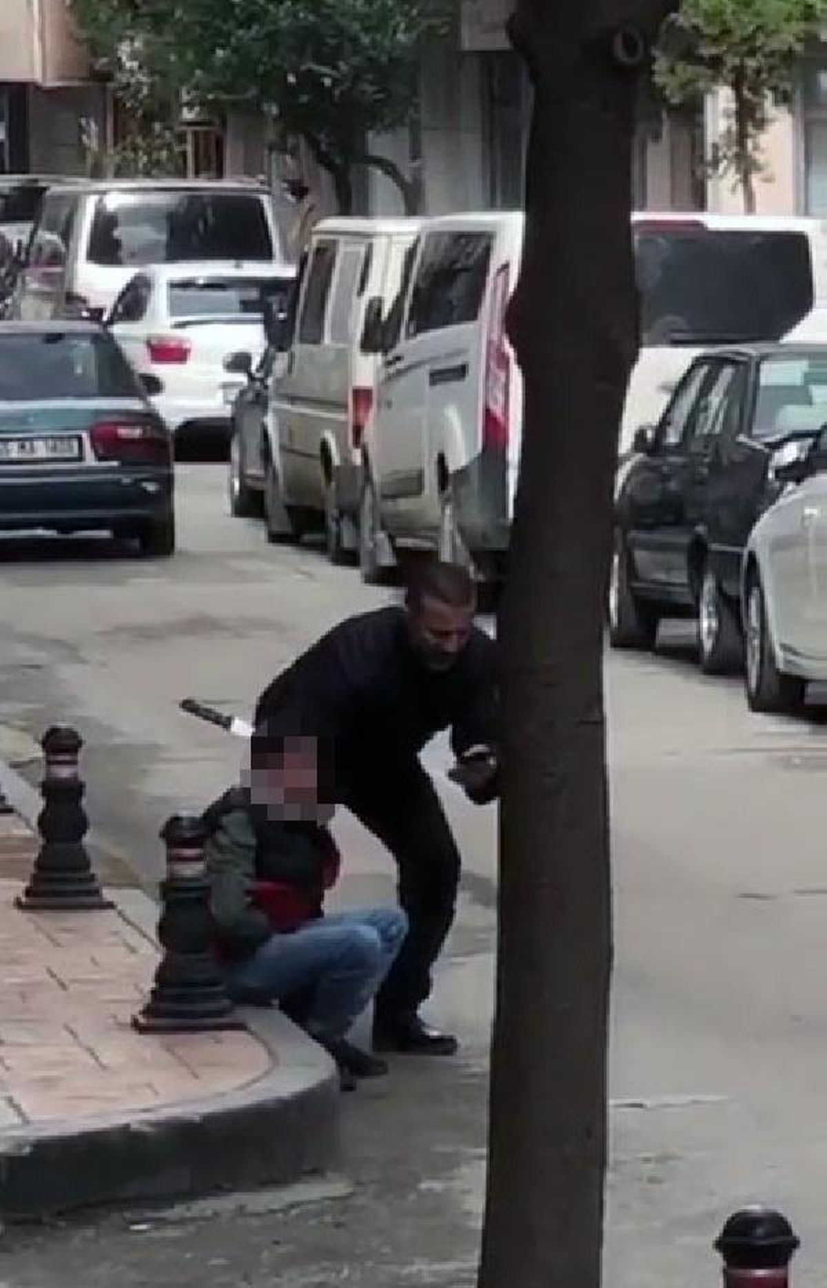 Başına bıçak saplanmıştı, takside uyuşturucuyla yakalandı