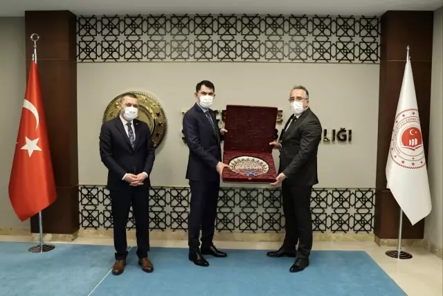 Başkan Savran'dan Çevre ve Şehircilik Bakanı Kurum'a ziyaret Başkan Savran'dan Çevre ve Şehircilik Bakanı Kurum'a ziyaret