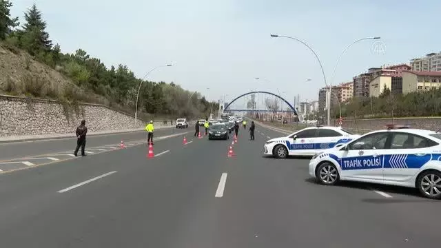 Başkentte 'tam kapanma' kapsamında denetimler sürüyor Başkentte 'tam kapanma' kapsamında denetimler sürüyor
