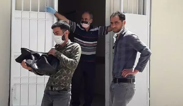 GAZİANTEP BEBEĞİNİN CENAZESİNİ KUCAĞINDA TAŞIDI GAZİANTEP BEBEĞİNİN CENAZESİNİ KUCAĞINDA TAŞIDI