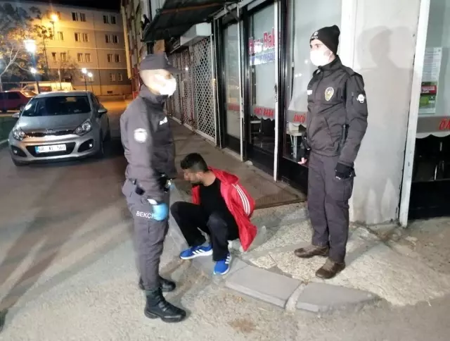Bekçilerden kaçan 1'i kadın 2 kişinin üzerinde esrar çıktı Bekçilerden kaçan 1'i kadın 2 kişinin üzerinde esrar çıktı