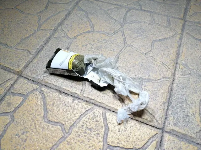 Bekçilerden kaçan 1'i kadın 2 kişinin üzerinde esrar çıktı Bekçilerden kaçan 1'i kadın 2 kişinin üzerinde esrar çıktı