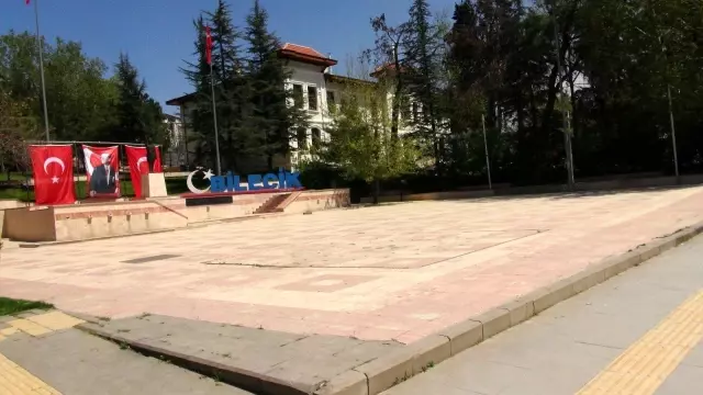 Bilecik tam kapanmaya tam uyuyor Bilecik tam kapanmaya tam uyuyor