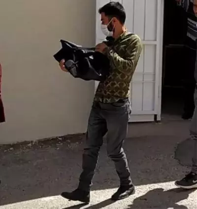 Bir babanın en ağır yükü.. Ölen bebeğini kucağına alarak defnetmeye götürdü Bir babanın en ağır yükü.. Ölen bebeğini kucağına alarak defnetmeye götürdü