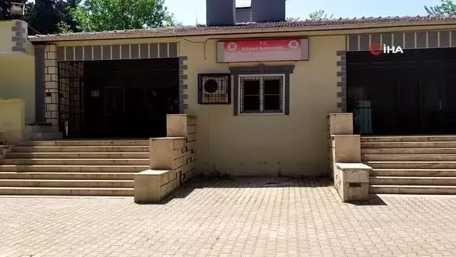 Bir babanın en ağır yükü.. Ölen bebeğini kucağına alarak defnetmeye götürdü Bir babanın en ağır yükü.. Ölen bebeğini kucağına alarak defnetmeye götürdü