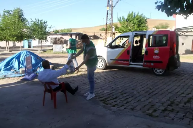 Bismil Belediyesinin tatlı ikramı kırsal mahallelere kadar ulaşıyor Bismil Belediyesinin tatlı ikramı kırsal mahallelere kadar ulaşıyor