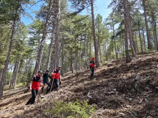 Burdur'da kayıp 10 yaşındaki çocuk aranıyor (2) Burdur'da kayıp 10 yaşındaki çocuk aranıyor (2)