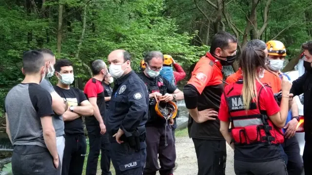 Son dakika haberleri: Polis ceza yazacak korkusuyla tırmandığı kayalıklarda mahsur kaldı: 6 saat kurtarılmayı bekledi Son dakika haberleri: Polis ceza yazacak korkusuyla tırmandığı kayalıklarda mahsur kaldı: 6 saat kurtarılmayı bekledi
