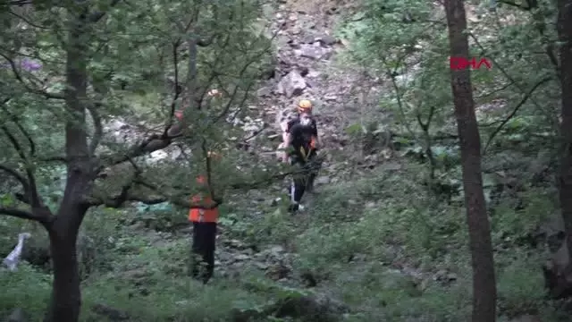 BURSA POLİSTEN KAÇARKEN KAYALIKTA MAHSUR KALAN GENÇ 6 SAAT SONRA KURTARILDI-EK BURSA POLİSTEN KAÇARKEN KAYALIKTA MAHSUR KALAN GENÇ 6 SAAT SONRA KURTARILDI-EK