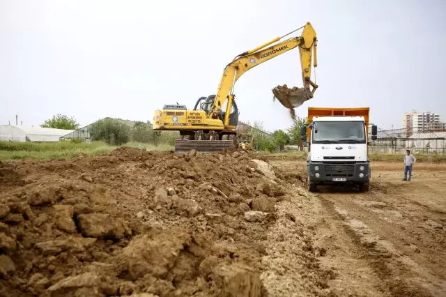 Antalya Büyükşehir Belediyesi içme suyu ve yol çalışmalarını sürdürüyor Antalya Büyükşehir Belediyesi içme suyu ve yol çalışmalarını sürdürüyor