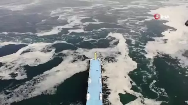 Çanakkale Boğazı deniz salyası ile kaplandı Çanakkale Boğazı deniz salyası ile kaplandı
