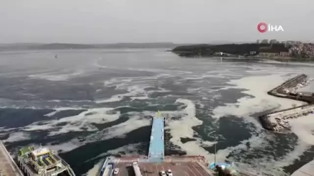 Çanakkale Boğazı deniz salyası ile kaplandı Çanakkale Boğazı deniz salyası ile kaplandı
