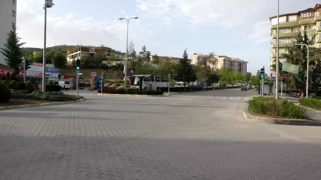 Covid-19 tedbirlerine uymayan 53 kişiye ceza: 166 bin 950 lira ceza uygulandı Covid-19 tedbirlerine uymayan 53 kişiye ceza: 166 bin 950 lira ceza uygulandı
